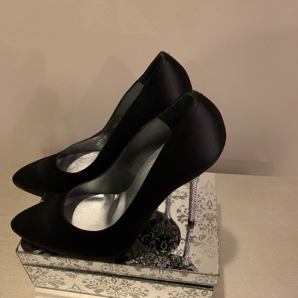 Stuart Weitzman diamond heels! (Never Worn) - Picture 5 of 5